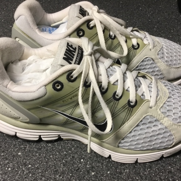Nike Lunarglide 2 Flywire Women’s Running Shoe - Picture 12 of 16
